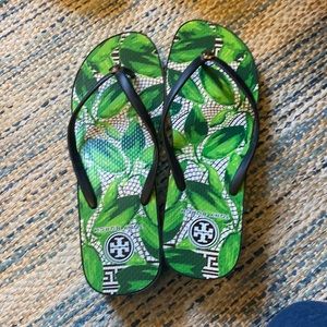Tory Burch painted size 11 wedge flip flops
